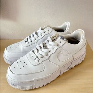 White Nike Air Force’s Sneakers with Logo